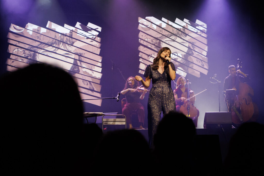 Aliose Chante Lf Photo 2 (crédit @lou Barthelemy - Emergences Musicales Montreux) Les Culturailes - Des spectacles inoubliables, pour rire, rêver et s’étonner.