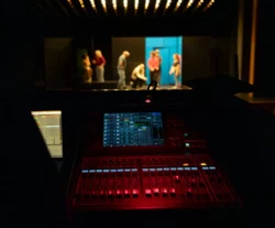 20250222-le_bizarre_iincident_du_chein-les_culturailes.©eloise_genoud.08.jpg-opt Les Culturailes - Des spectacles inoubliables, juste à côté de chez vous ! Châtel-St-Denis